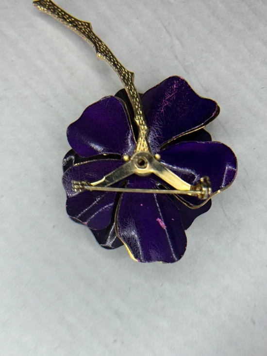 Goldtone Vintage 3” Purple Enamel Broach - Picture 8 of 8